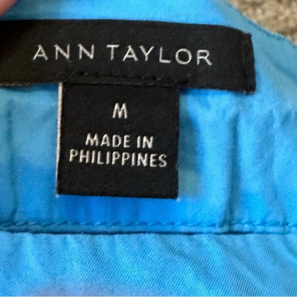 Ann Taylor Blouse. Size medium - Picture 3 of 4